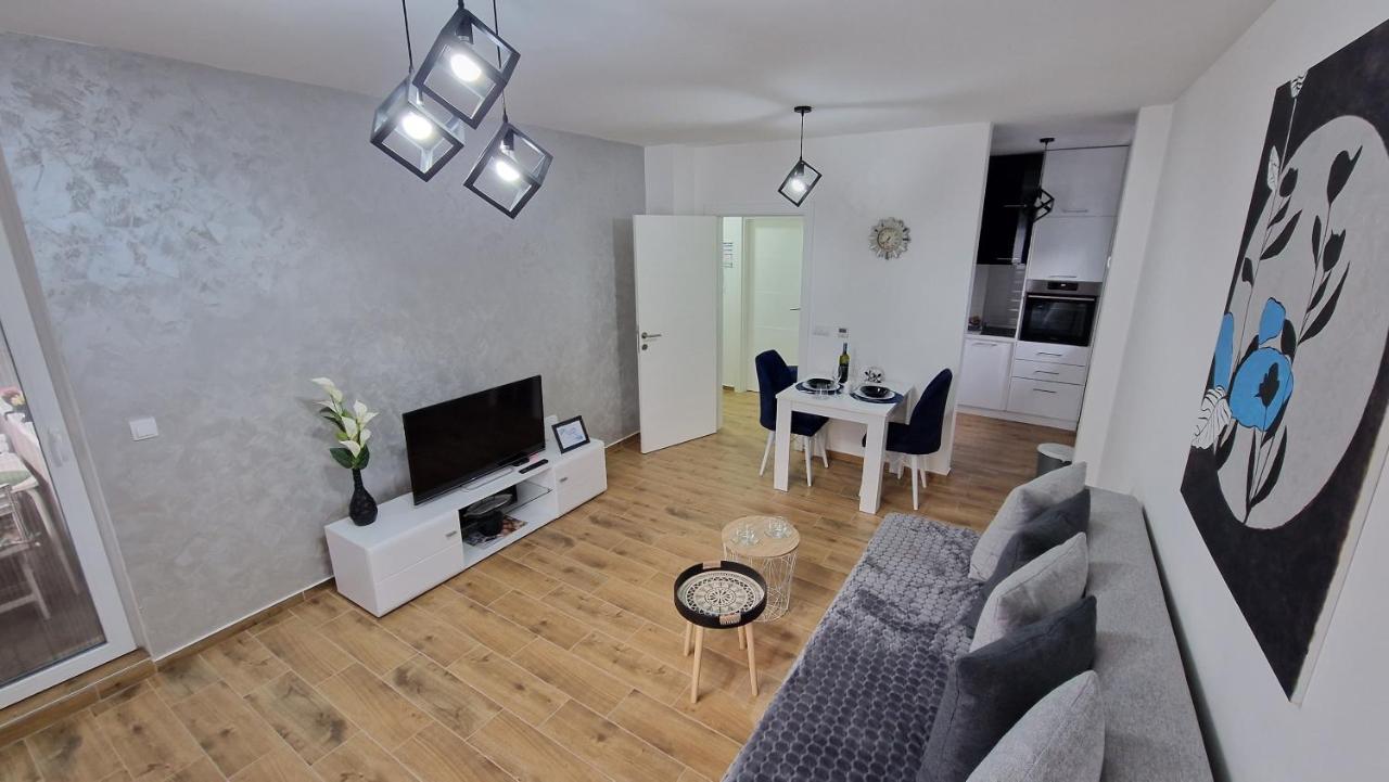 Apartman Astra Sremska Mitrovica Dış mekan fotoğraf
